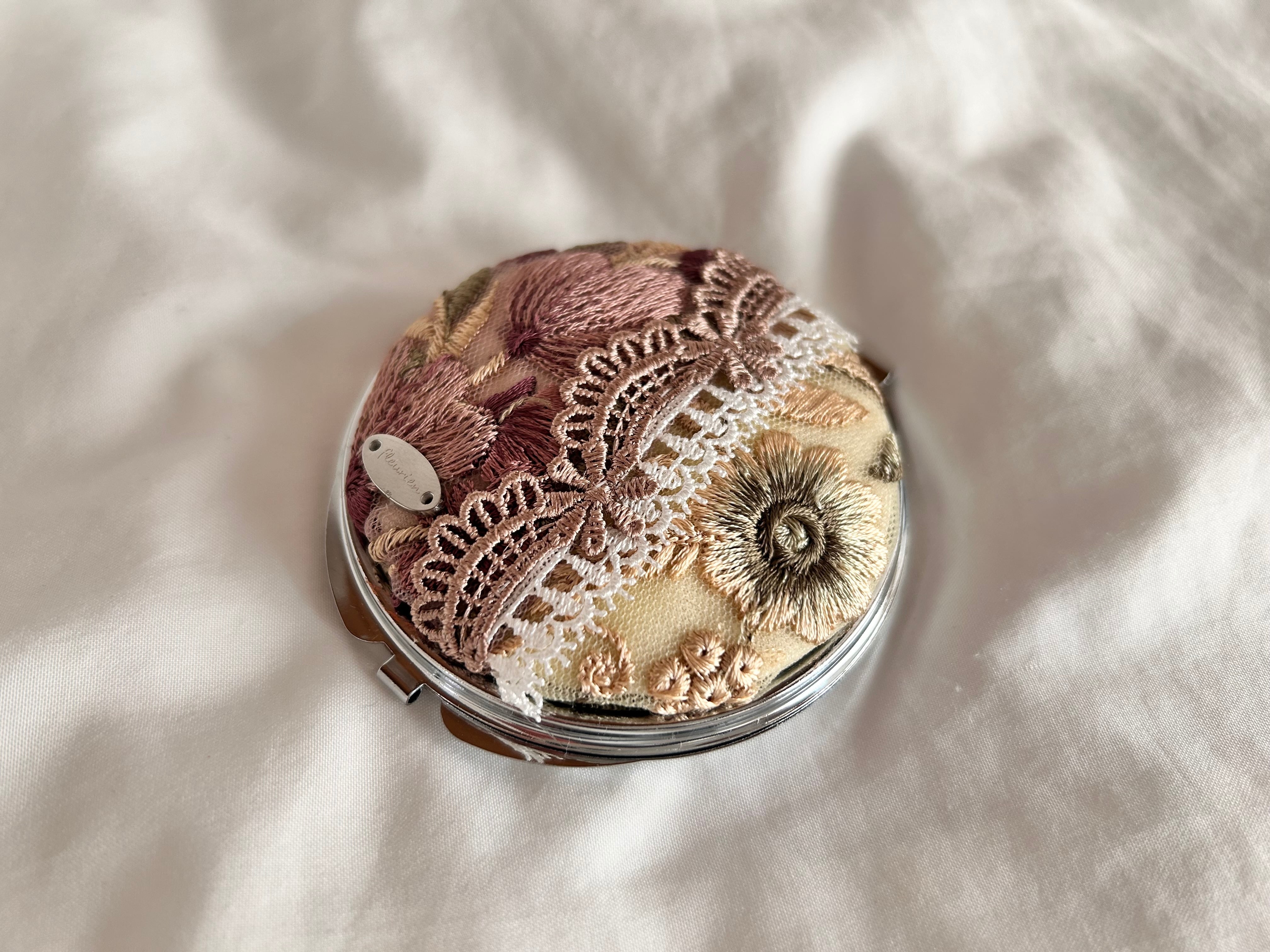 インド刺繍 リボン コンパクトミラー 鏡 ブラウン×グリーン レース