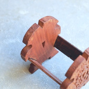 彫りが美しい、木製のコースター 6枚セット 1