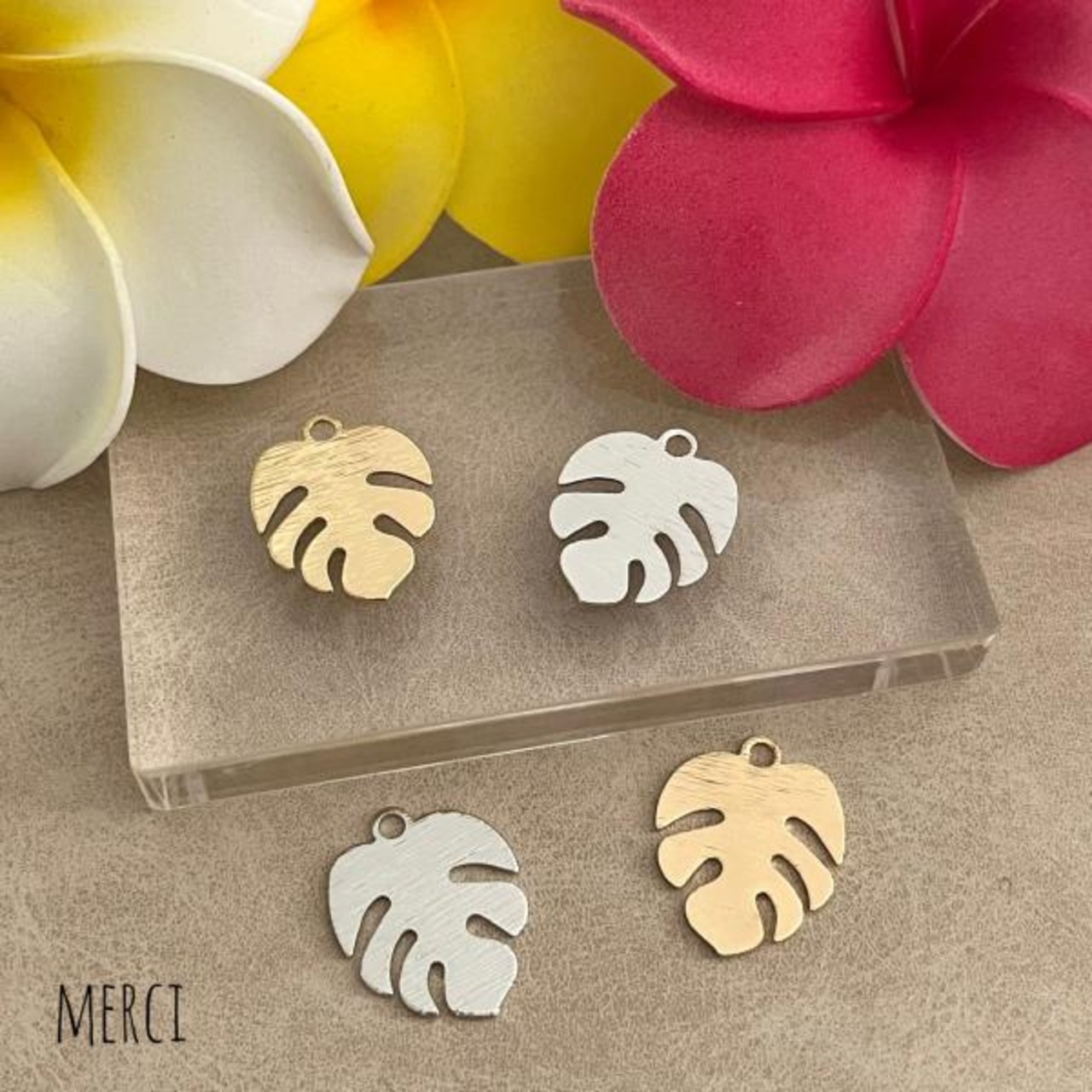 【2個】モンステラリーフチャーム