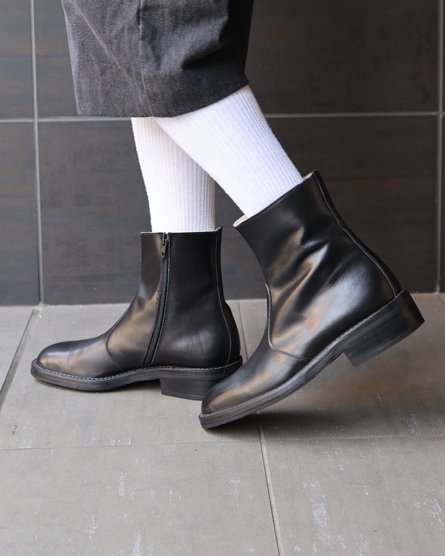 High cut side zip boots