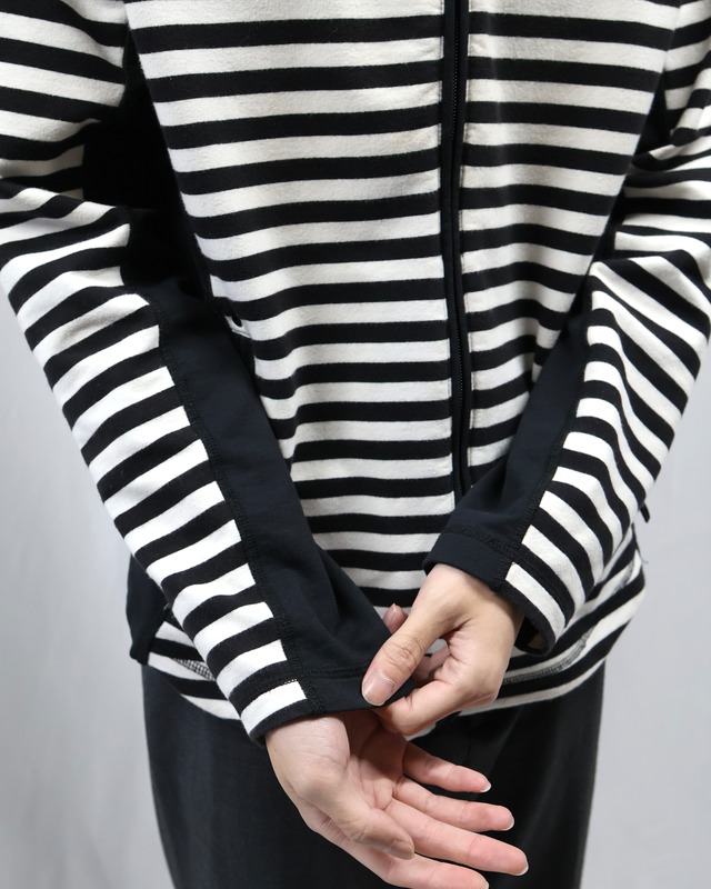 "L-RL" high-neck zip up border top