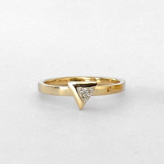 ‘playful’ triangle ring