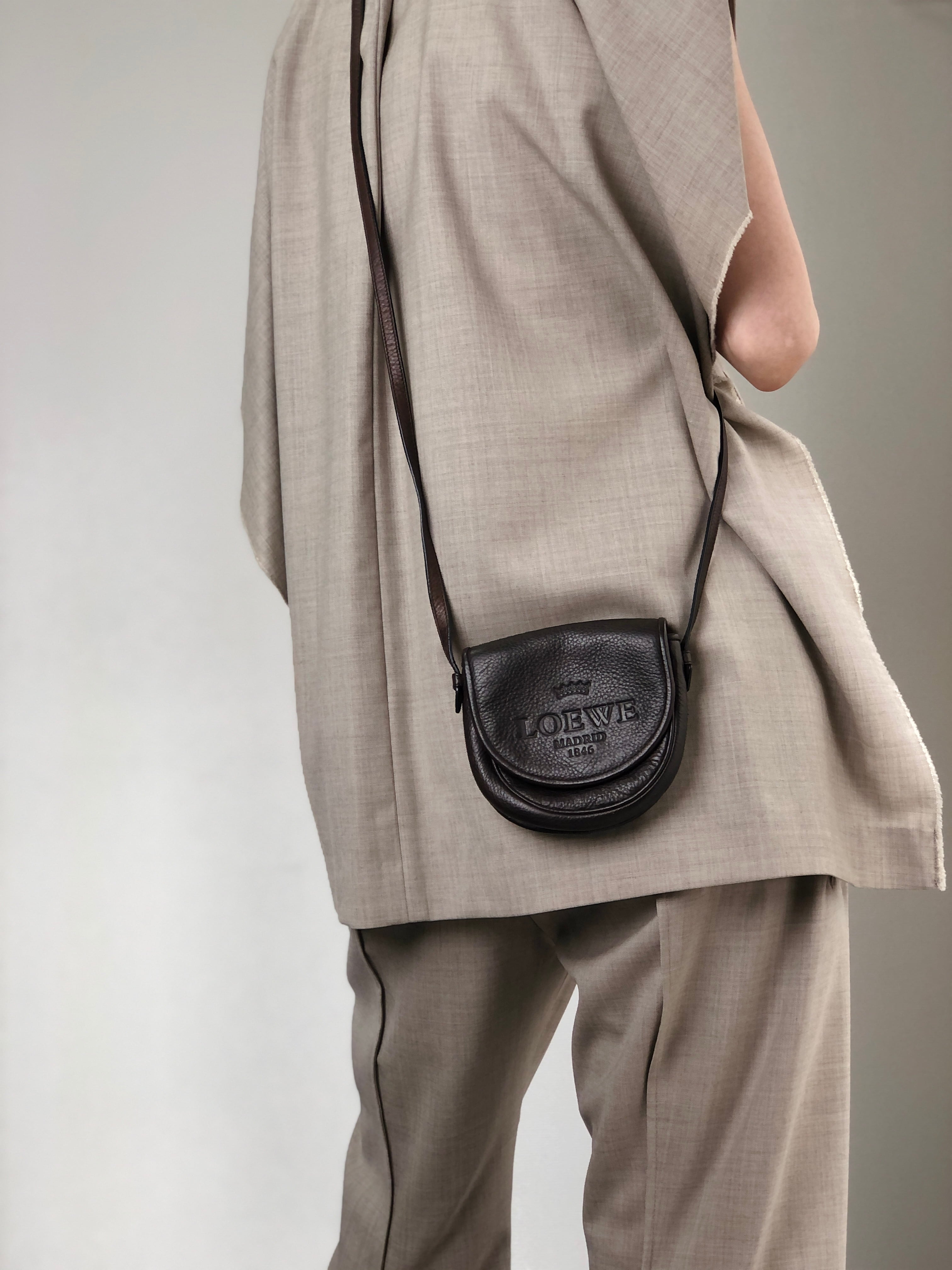 LOEWE ロエベ ショルダーバッグ ブラウン 型押しロゴ レザー ミニ
