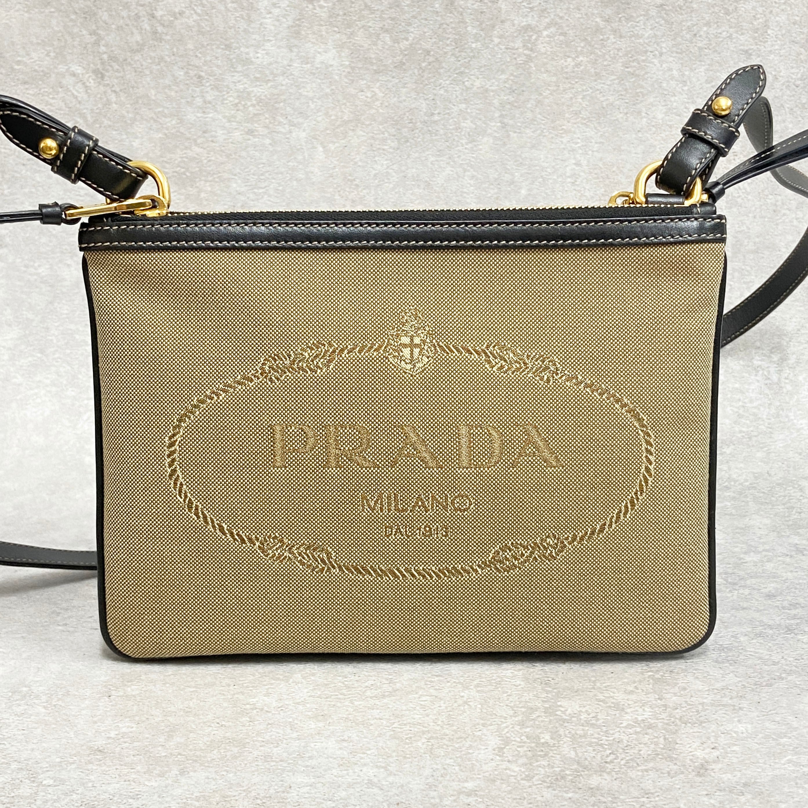 PRADA　ロゴジャガード　ショルダーバッグ