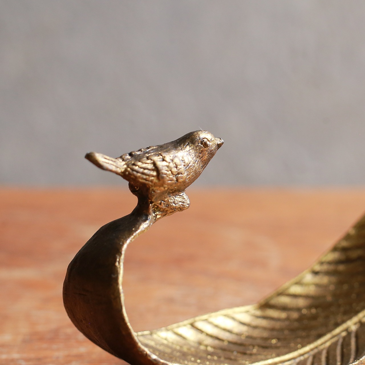 小鳥がやってくる、葉っぱ型のトレイ 1