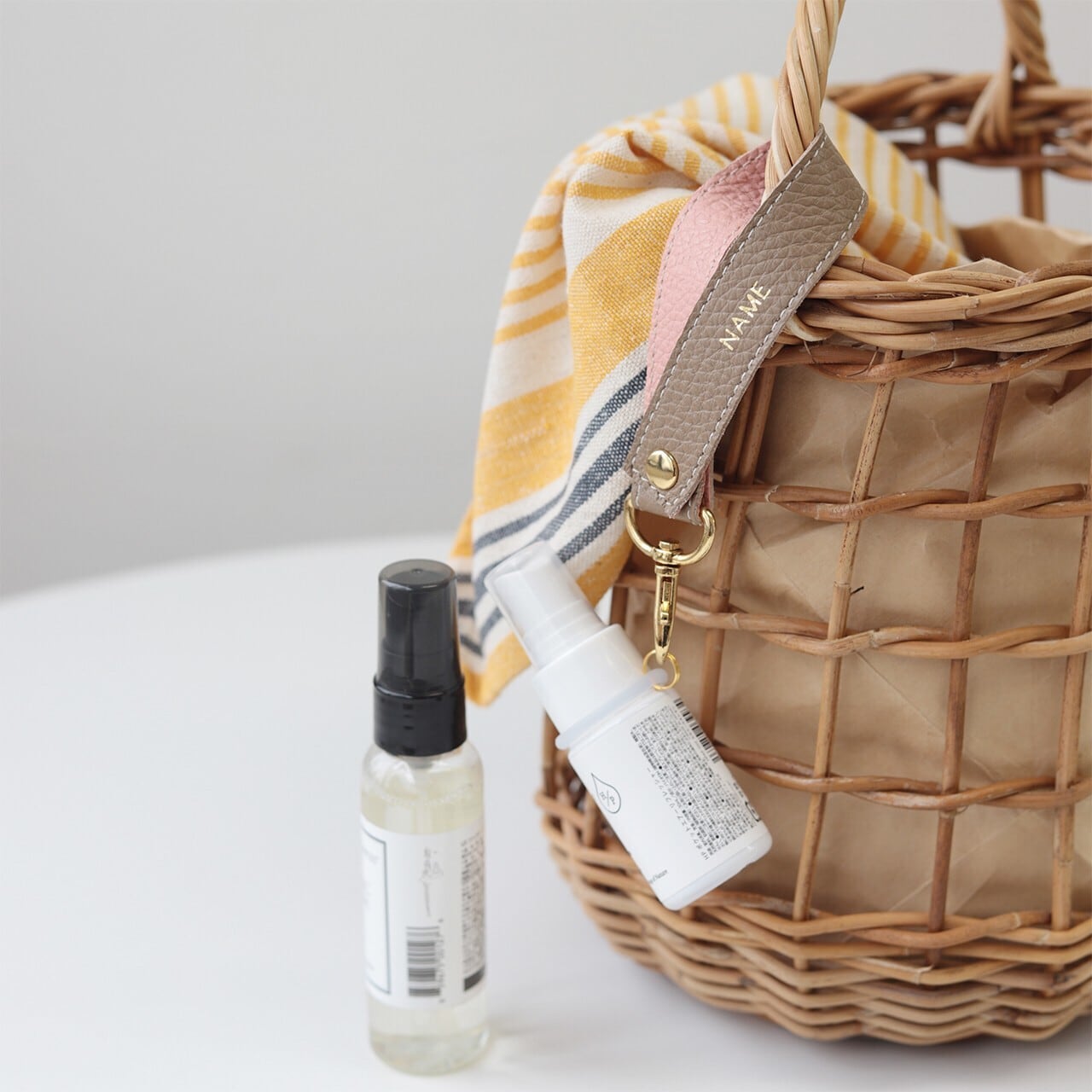 バイカラーレザー ハンドジェルホルダー【ゴールド】 | 公式通販