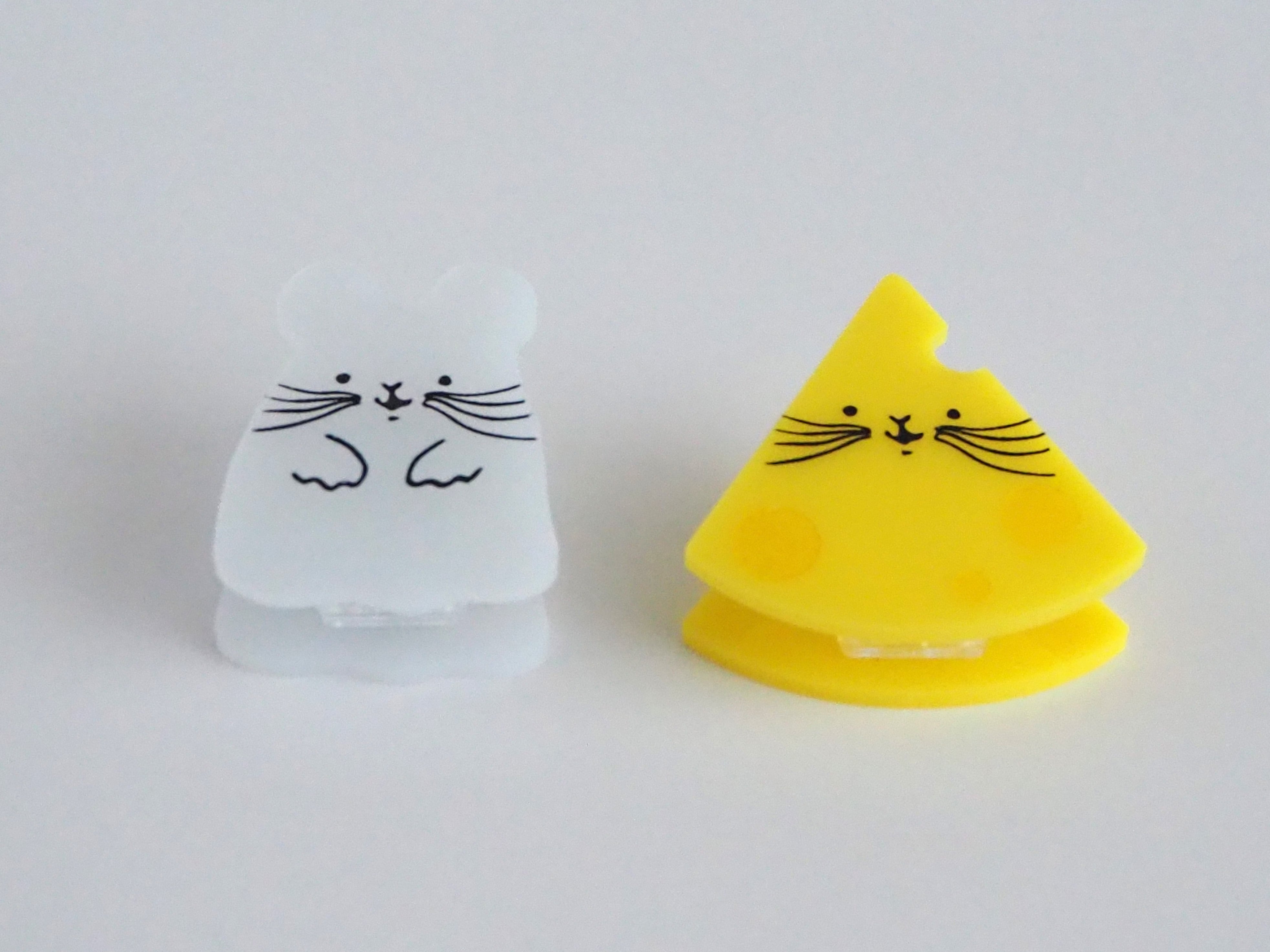 ユーリ!!!onICE 缶バッジミラー&衣裳生地巾着セット コードクリップ アクリルクリップセット<おばけ・チーズ> | MISUMI YURI Onlineshop
