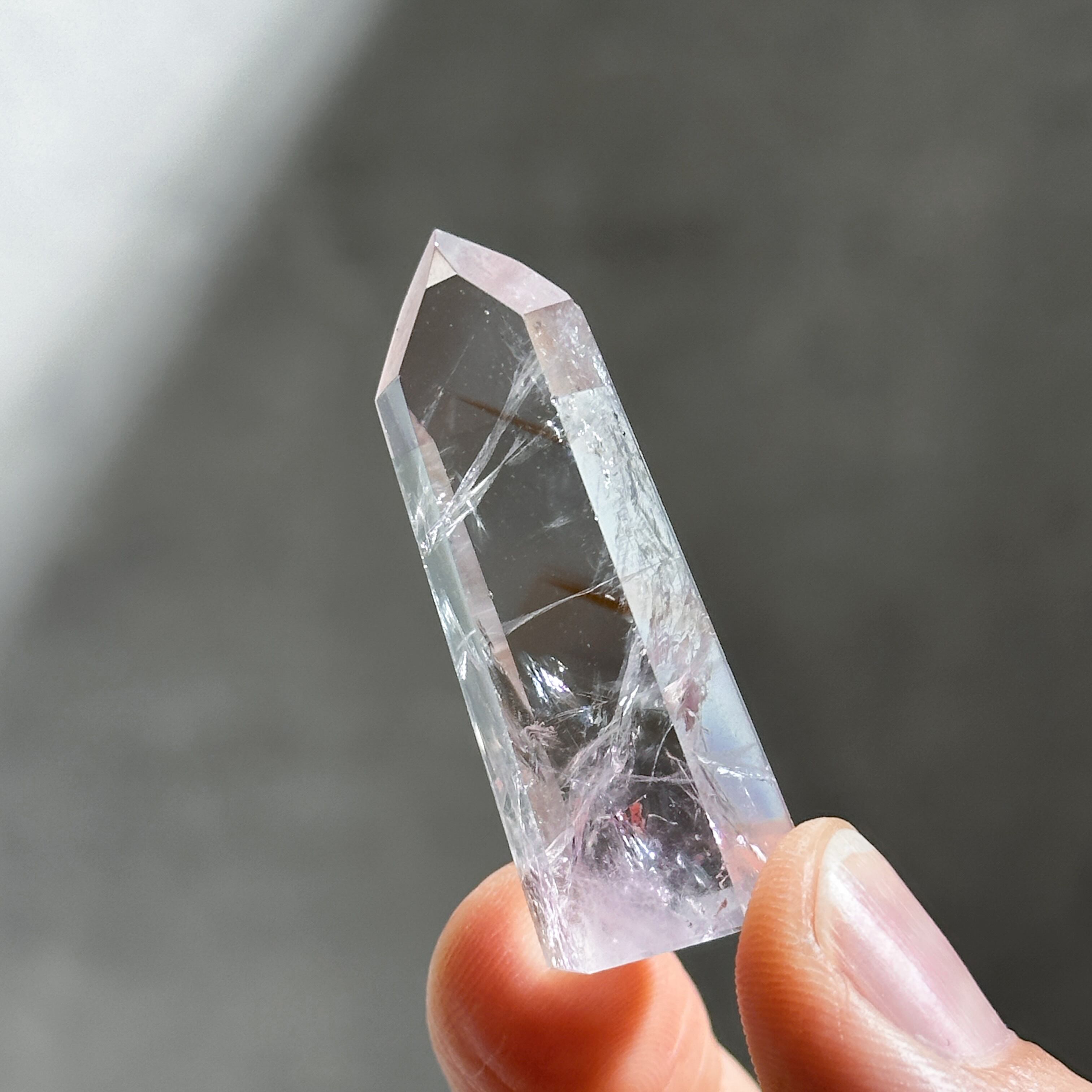 蛍光◎バイーア産パウエライトアメジスト タワー型02 ◇Powellite Amethyst◇ 天然石・鉱物・パワーストーン