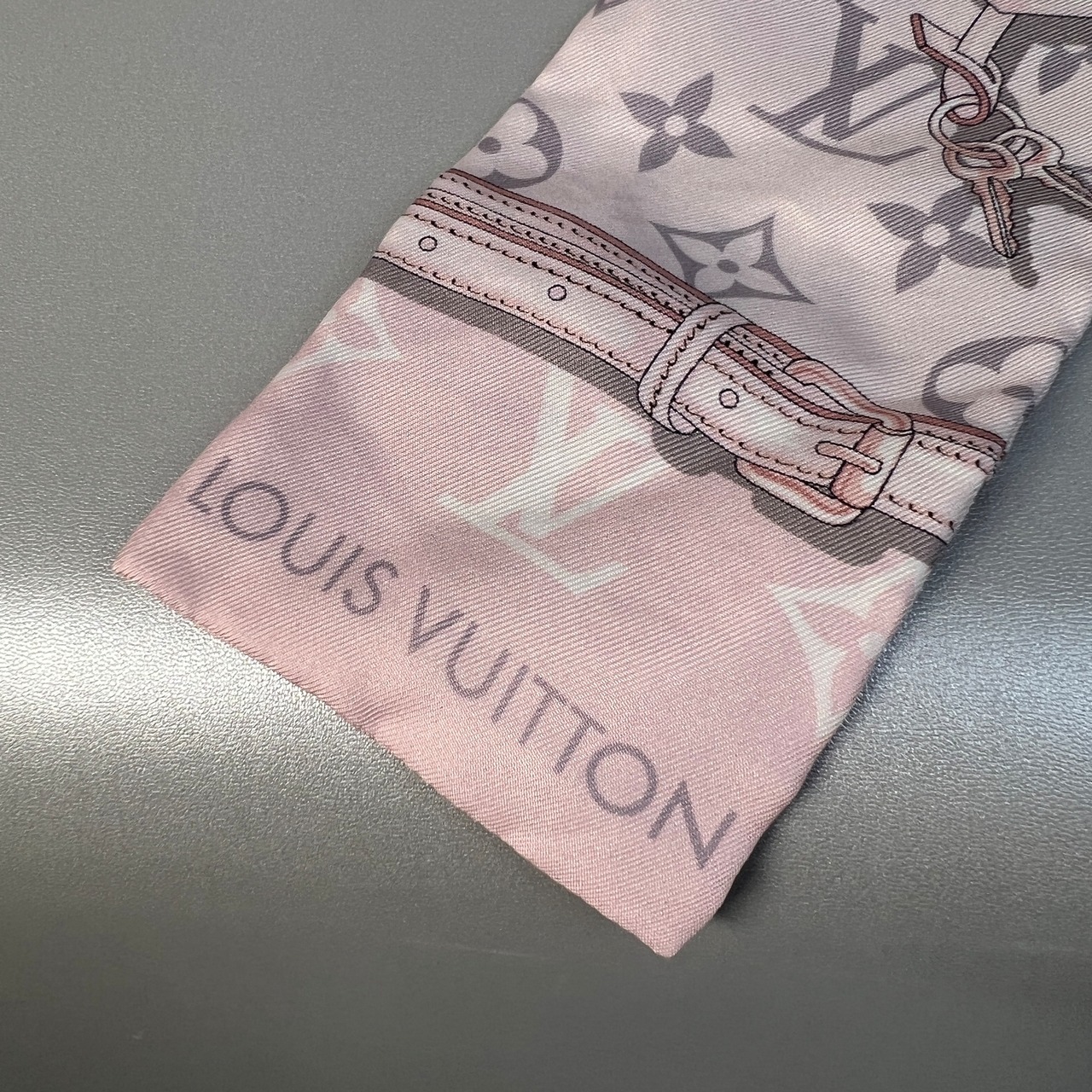 LOUIS VUITTON ルイヴィトン  モノグラム コンフィデンシャル  スカーフ ピンク A-8127