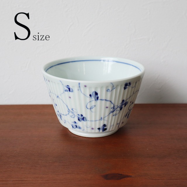 波佐見焼　イージー丼　ブルーアラベスク筋彫　Sサイズ