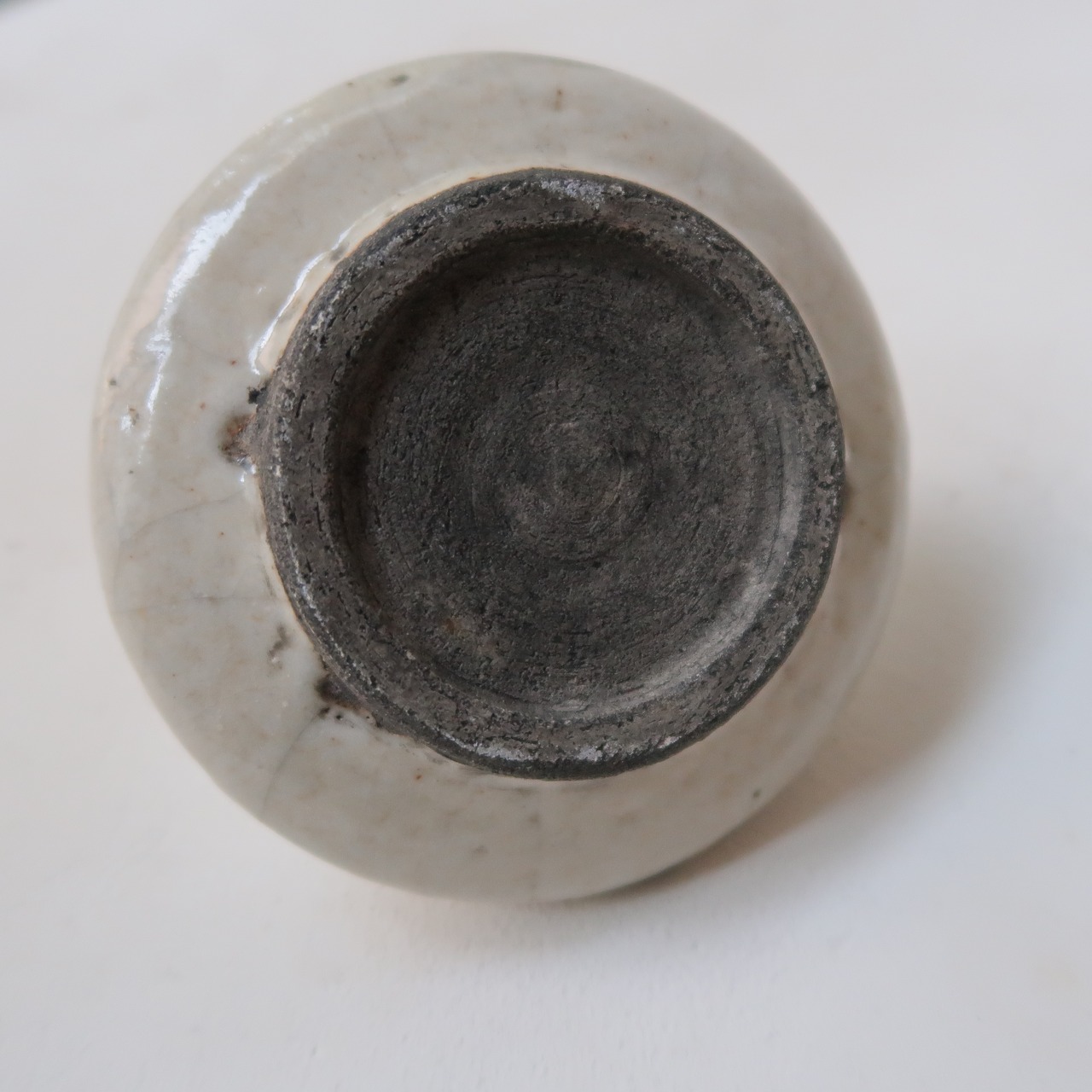 平ぺったい花瓶