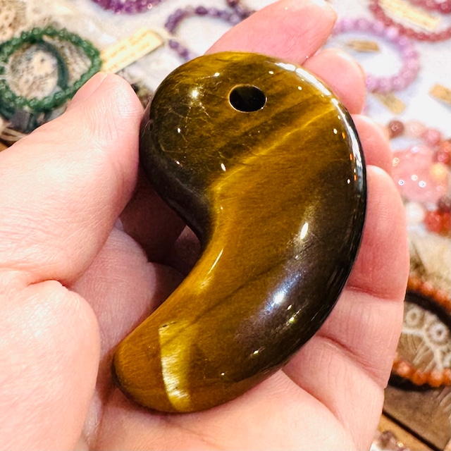 タイガーアイ勾玉 運気もサイズも特大60mm