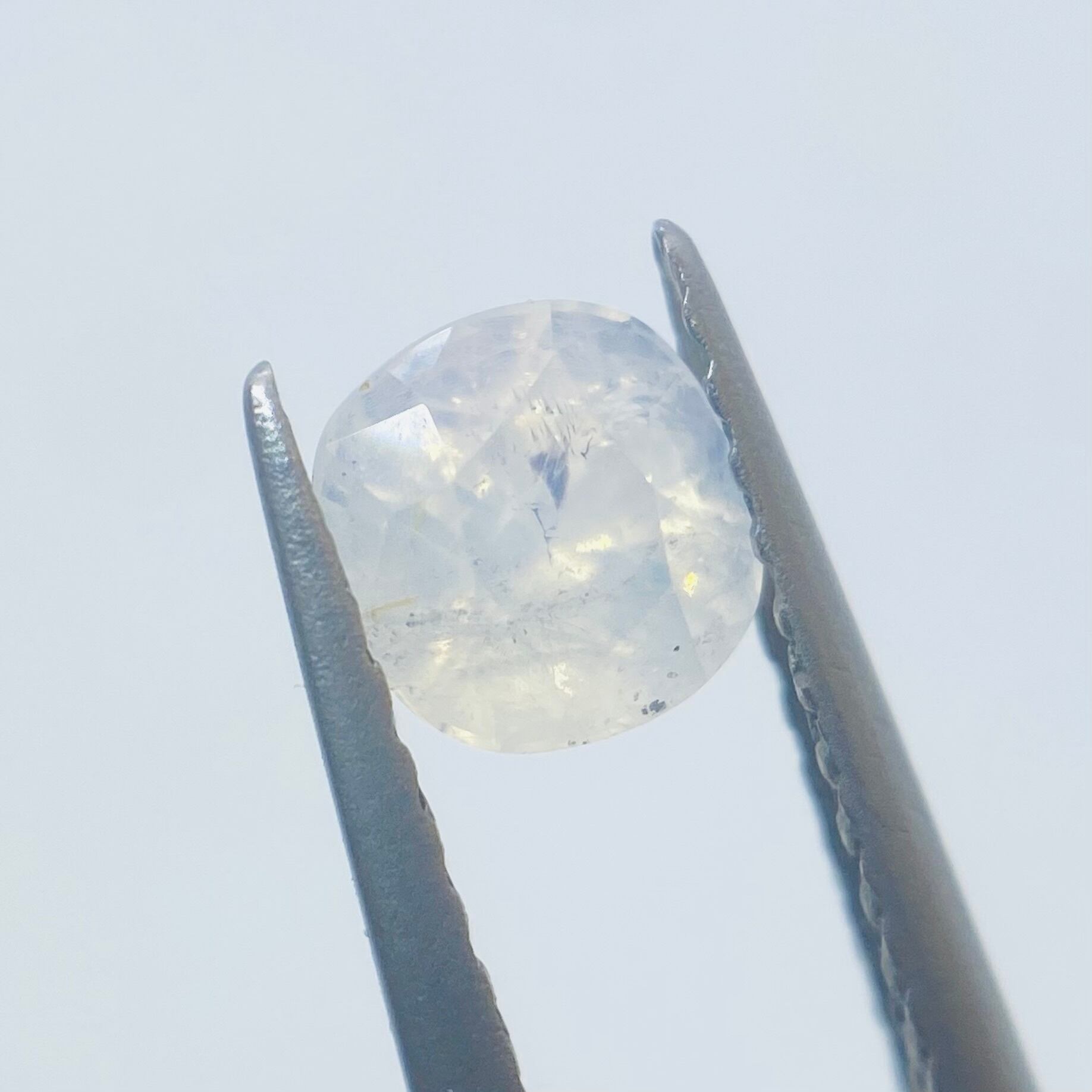 純白　シルキーサファイア