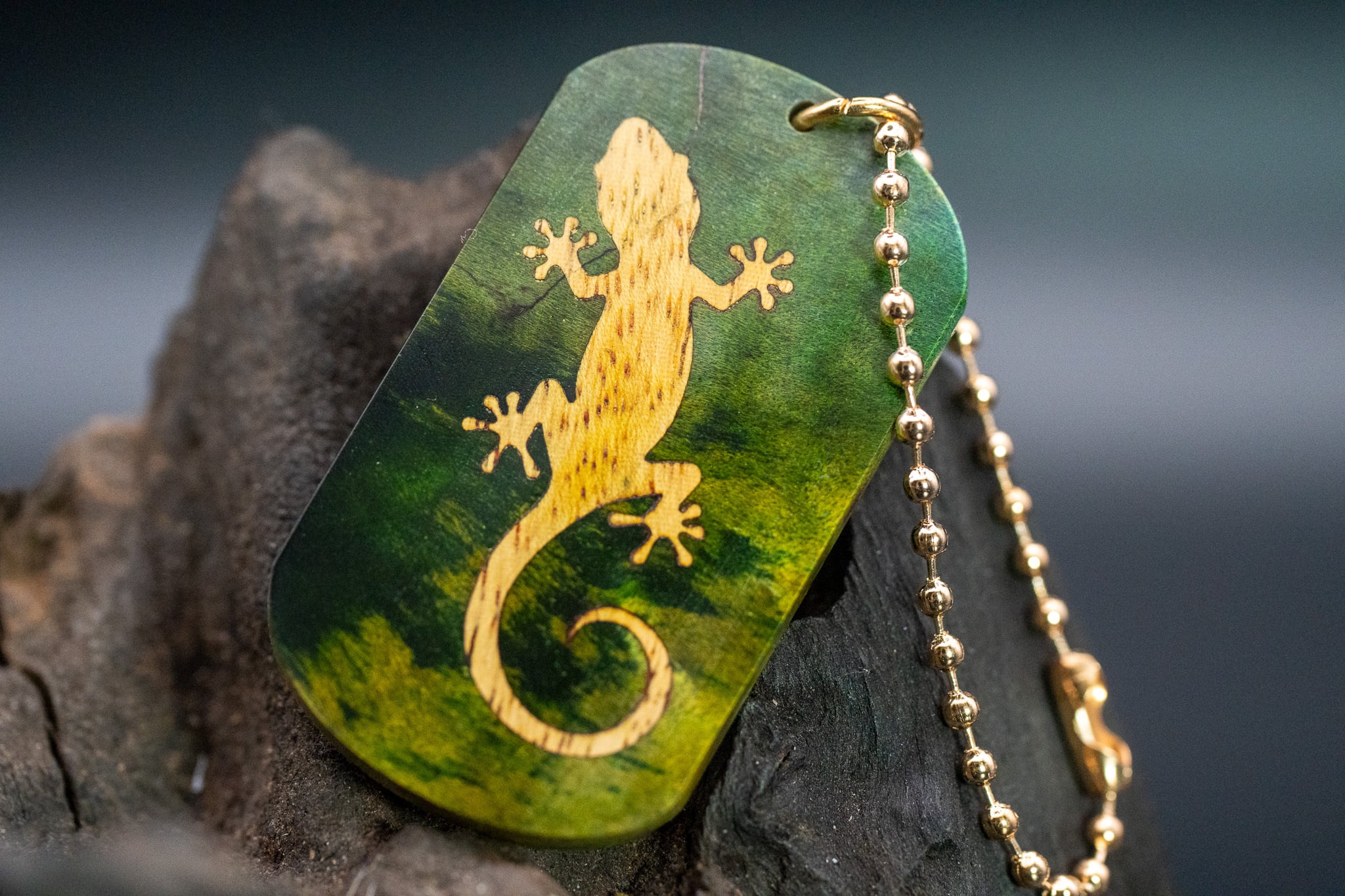 ※【カナダの象徴】 ハードメープル スタビライズウッド ドッグタグ 象嵌 木登りトカゲ