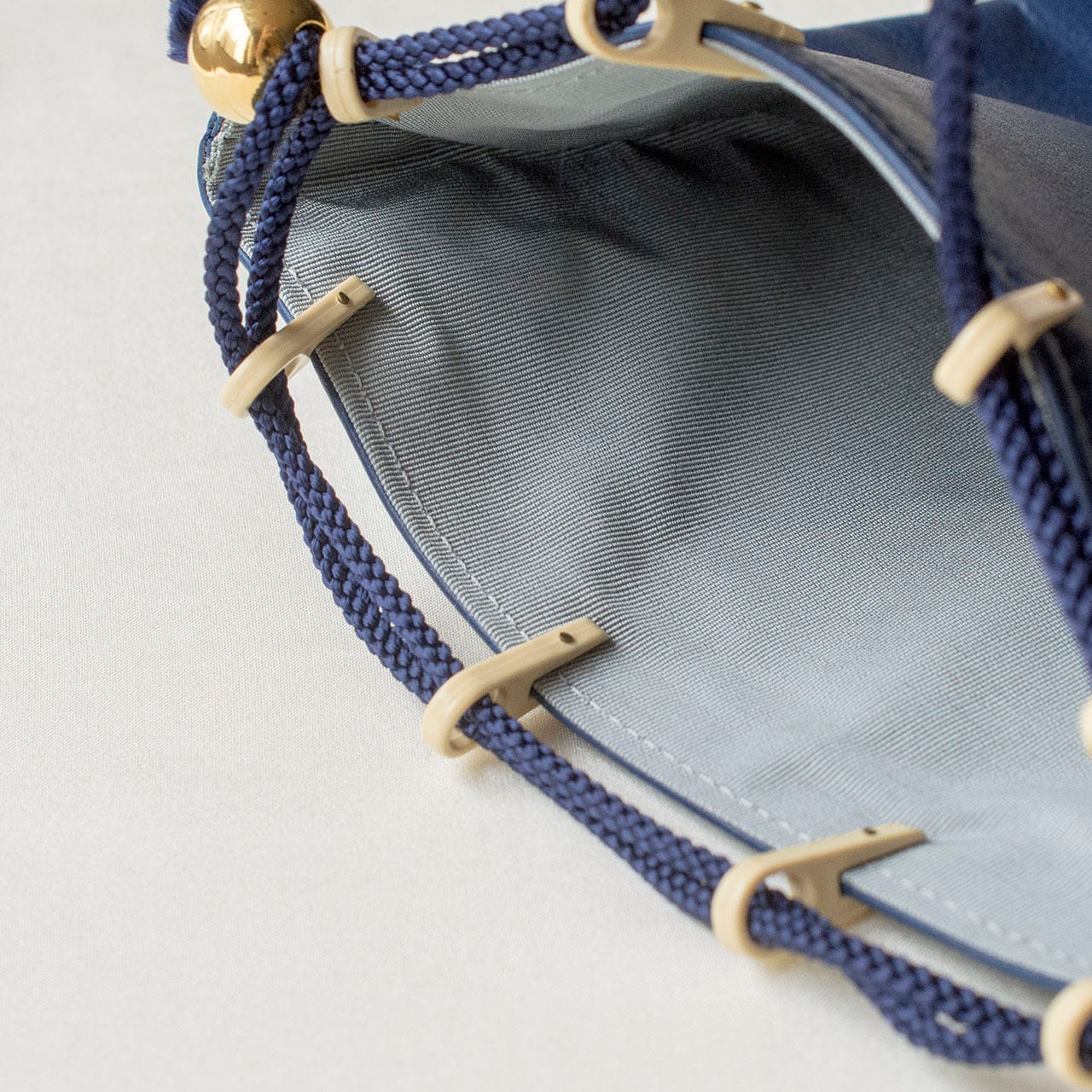 B111 本革 藍染め 信玄袋 | Kinuya Indigo