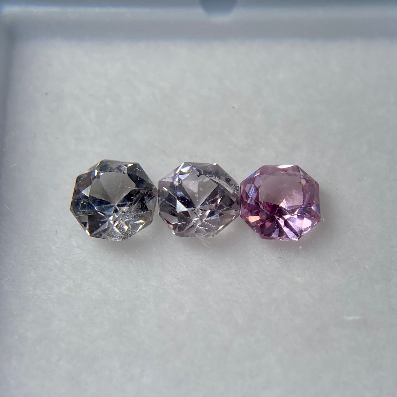 お花みたいなスピネル 訳あってお買い得2：約4.0mm-4.5mm　No.11