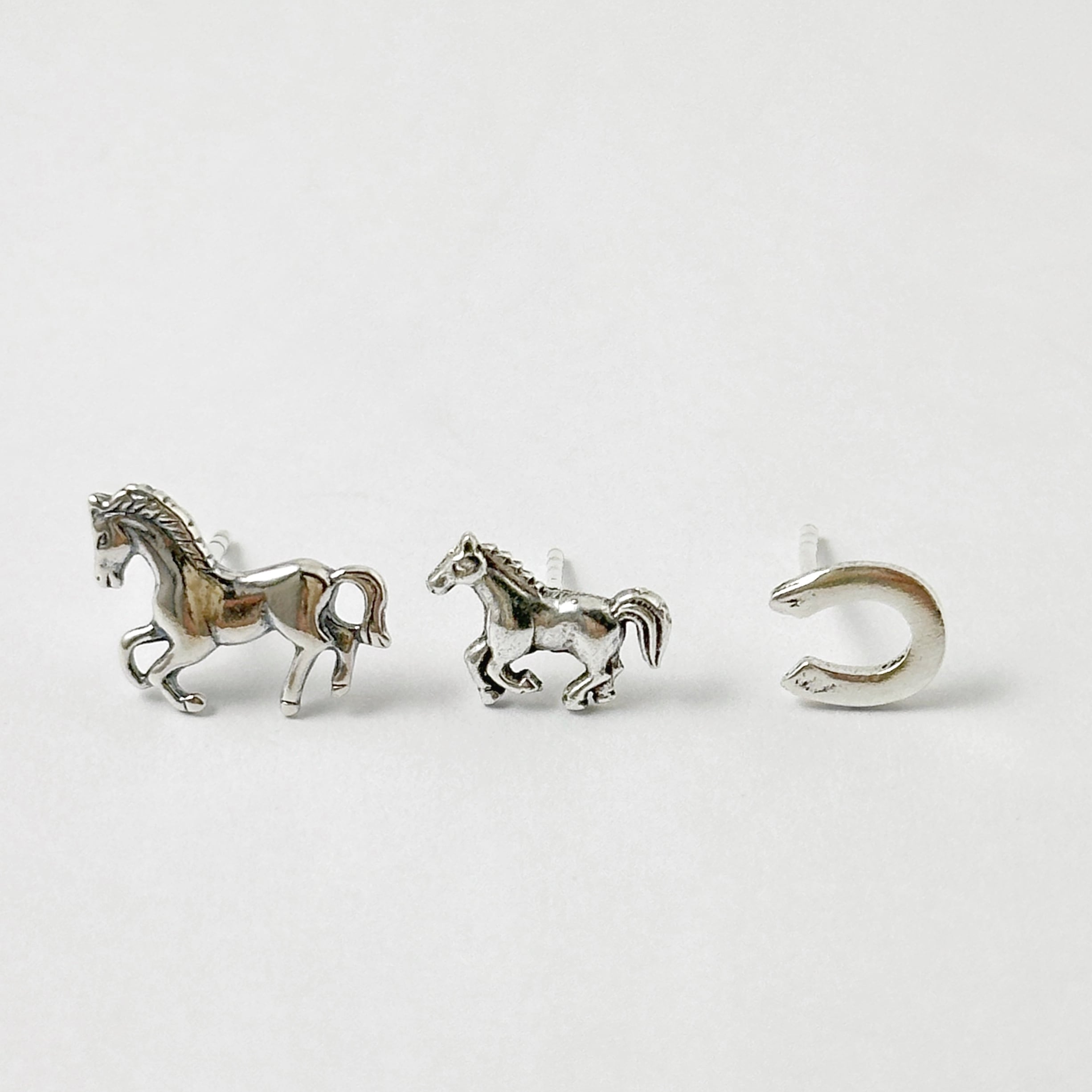 HM　イヤリング　シルバー　ウッド　ホース　馬 再入荷】馬 と 馬蹄 の 3点セット スタッド ピアス 馬 蹄鉄 ホース