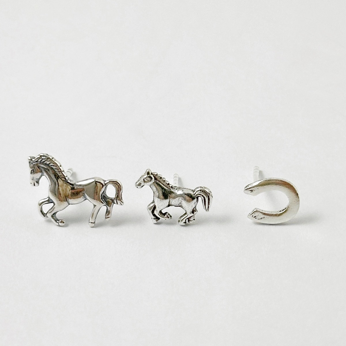 再入荷】馬 と 馬蹄 の 3点セット スタッド ピアス 馬 蹄鉄 ホース 