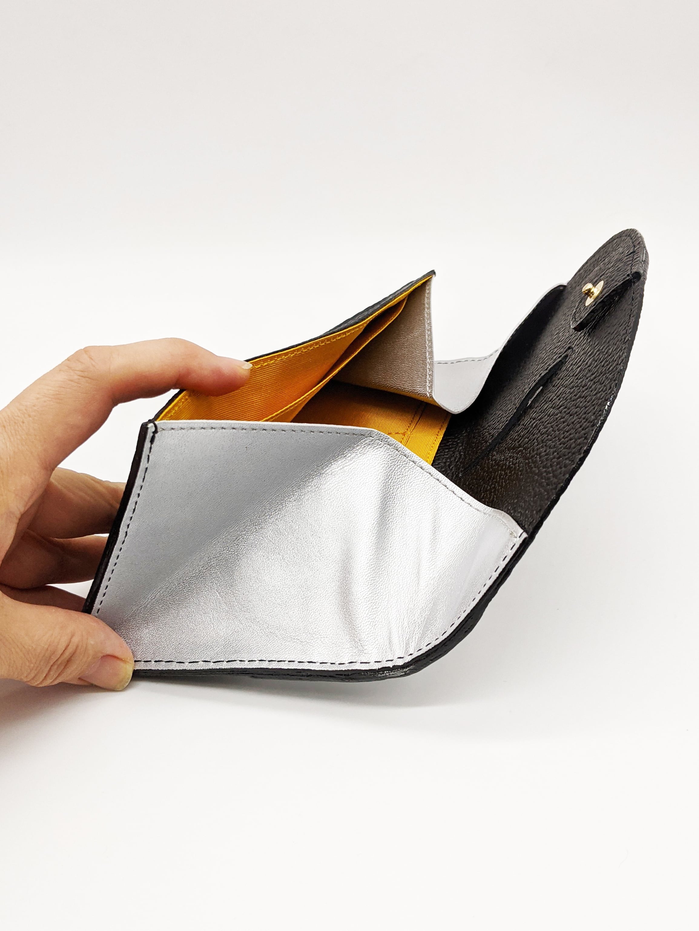 新品未使用　猫デザイン 長財布　CHIGRACCI ニャレット CHIGRACCI 猫デザイン長財布 「ニャレット 」ホワイト×ブラック