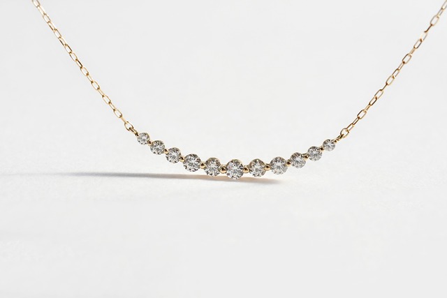 Line ダイヤモンド ネックレス / K18YG