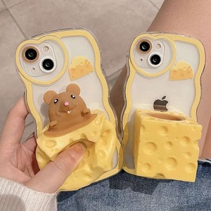 チーズから飛び出すネズミケース　iPhone14・iPhone13・iPhone12・iPhone11 各種対応