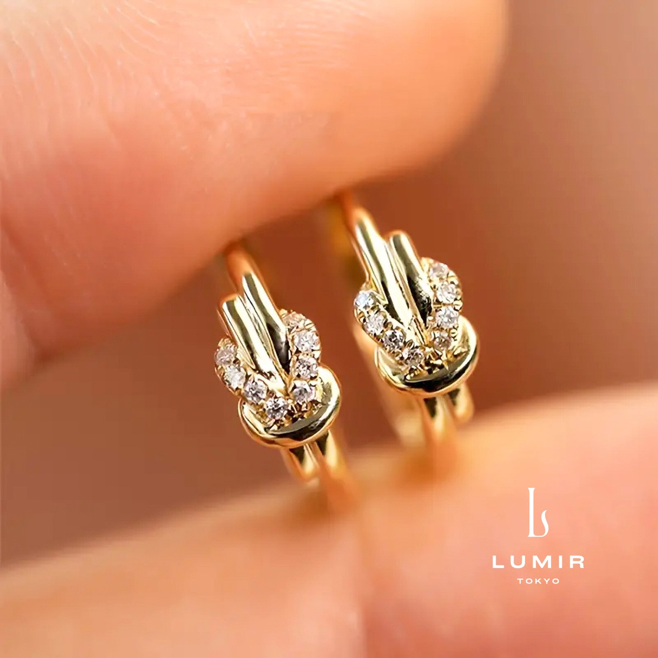 メビウスノットジルコニアピアス