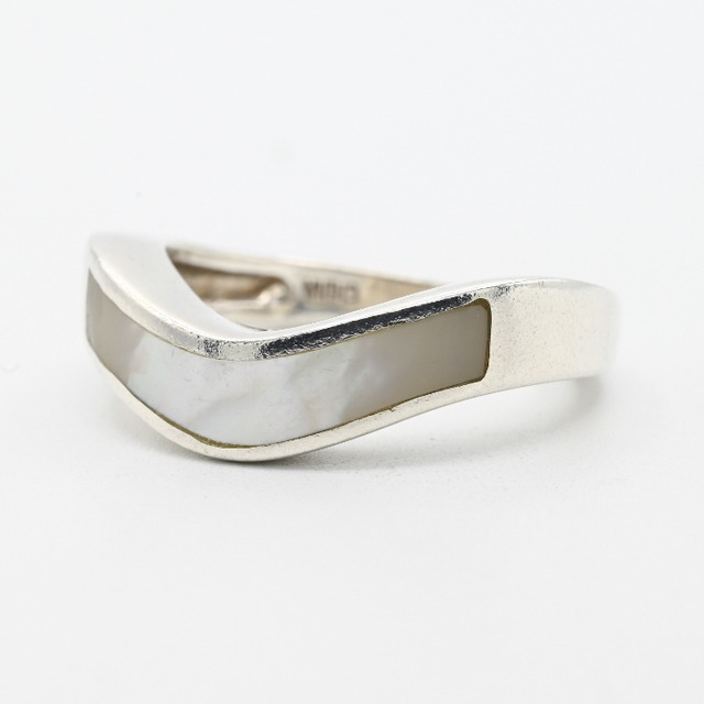 White Mother Of Pearl Inlay Wavy Style Ring #14.0 / China