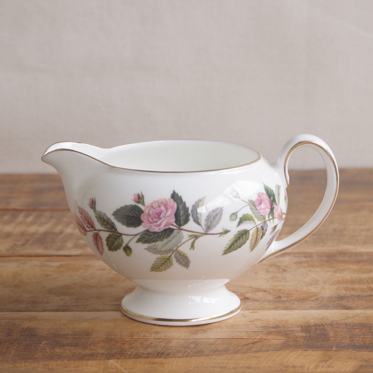 最終アンティークウェッジウッド高額キャセロール　ヴィンテージ　形が凝ったデザイン 最終アンティークウェッジウッド高額キャセロール ヴィンテージ 形が