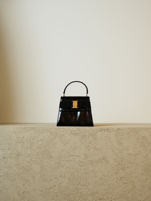 Ferragamo フェラガモ ヴァラ エナメル ハンドバッグ