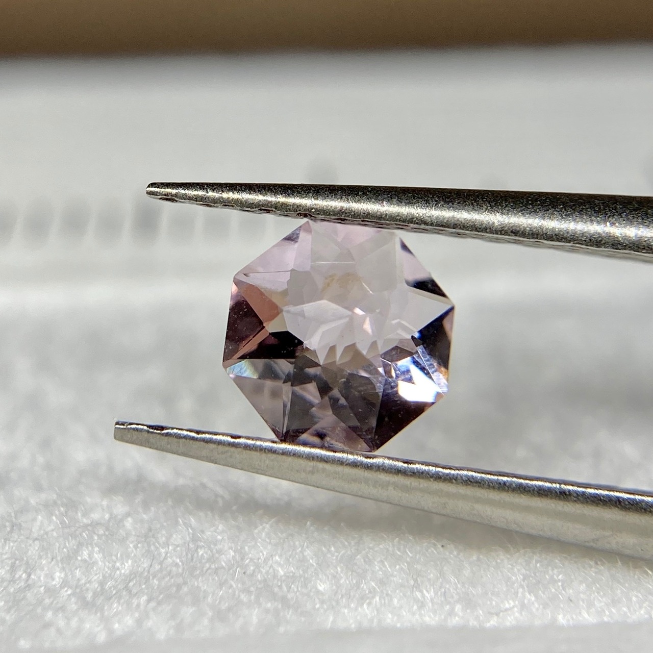 花火のスピネル　真ん中　1点 約4.9mm C-1