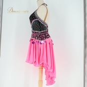 社交ダンス 衣装 ラテン ドレス ワンピース 黒 ピンク デモ 競技 ダンス パーティ 発表会 フリル 豪華 かわいい 華やか 日本製 ブラック系 ピンク系 ドレッシー 発表 おしゃれ 踊りやすい パーティー 社交ダンス衣装 レディース ステージ衣装