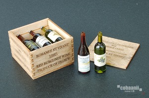 ワインボトルと木箱