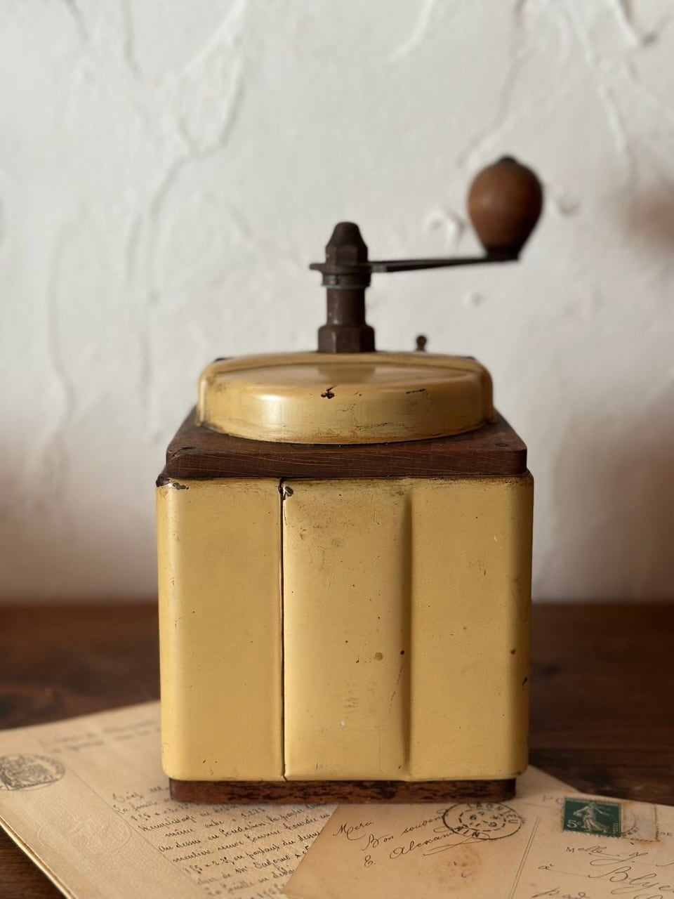 クリームイエローのコーヒーミル | Brocante de La Cocotte （フランス