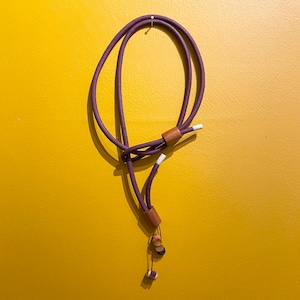 【 DaTribu ダ・トリブ 】ブラジル・アマゾン 天然ゴムネックレス Colar flexeira バーガンディ