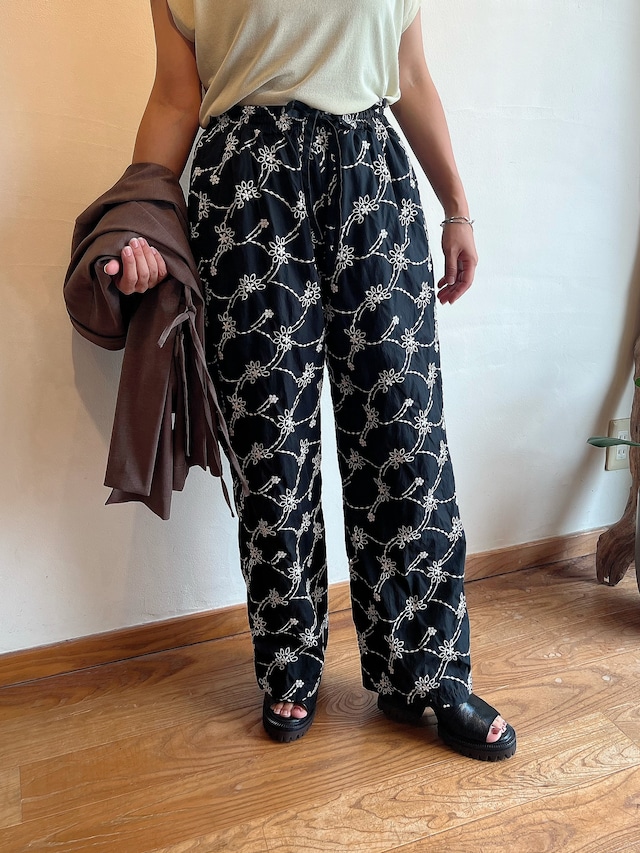 【NEW】MEYAME / EMBROIDERED COZY PANTS