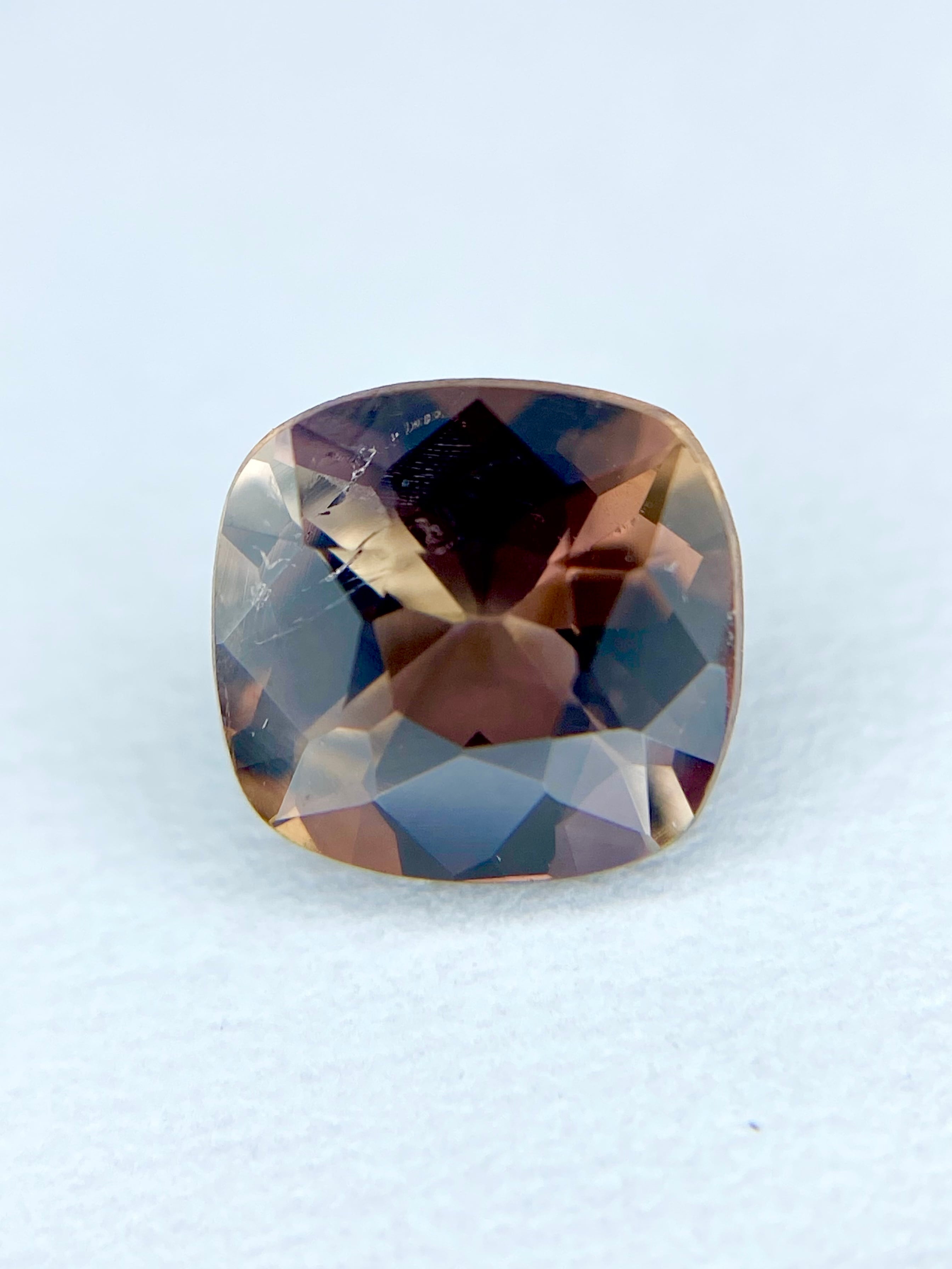 アキシナイト 0.68ct ルース | シークレットベース Secret Base