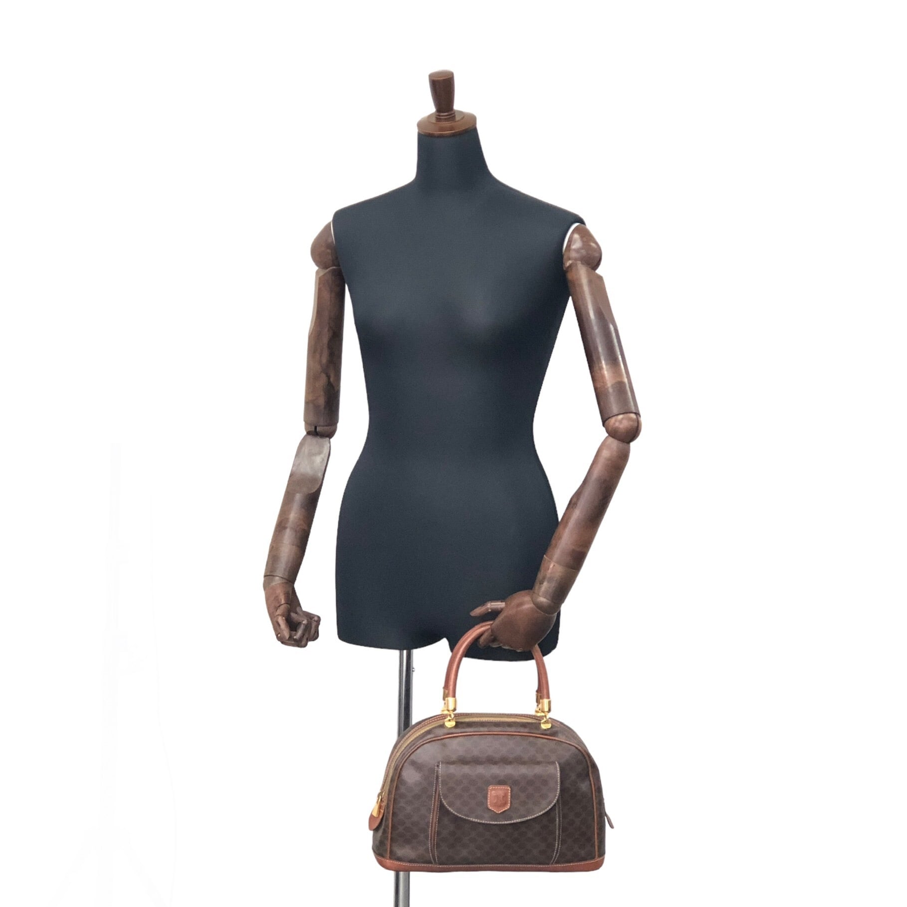 CELINE セリーヌ マカダム ブラゾン型押し レザー ハーフムーン