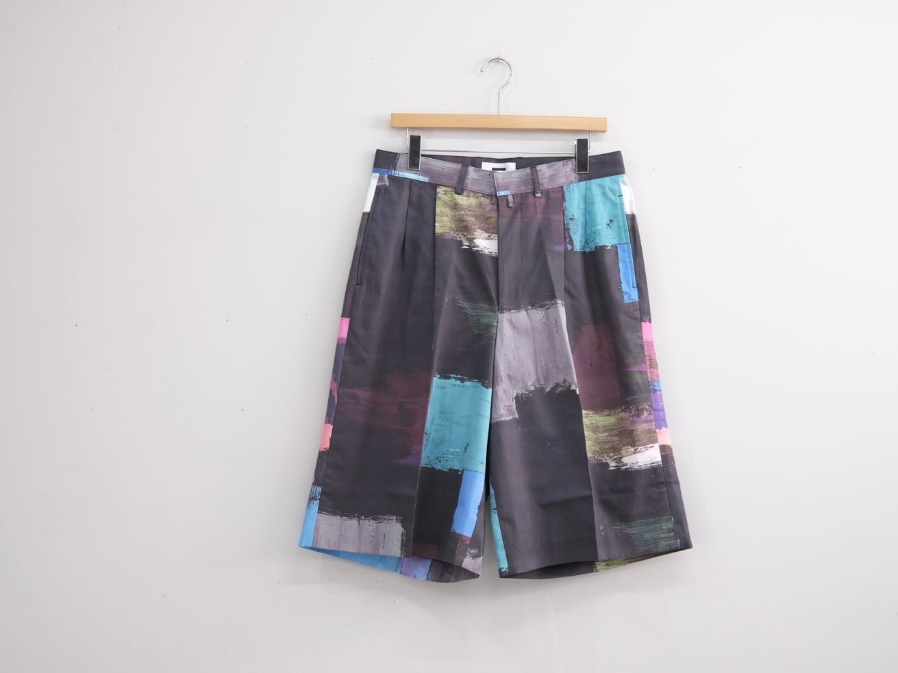 REVERBERATE TACKED CHINO SHORTS WIDE 黒 REVERBERATE” TACKED CHINO SHORTS - PATTERN - STANDARD DARK