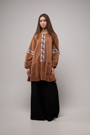 ウクライナ刺繍ヴィシヴァンカ クロスステッチ　手刺繍　チュニック　麻　レディース・フリーサイズ