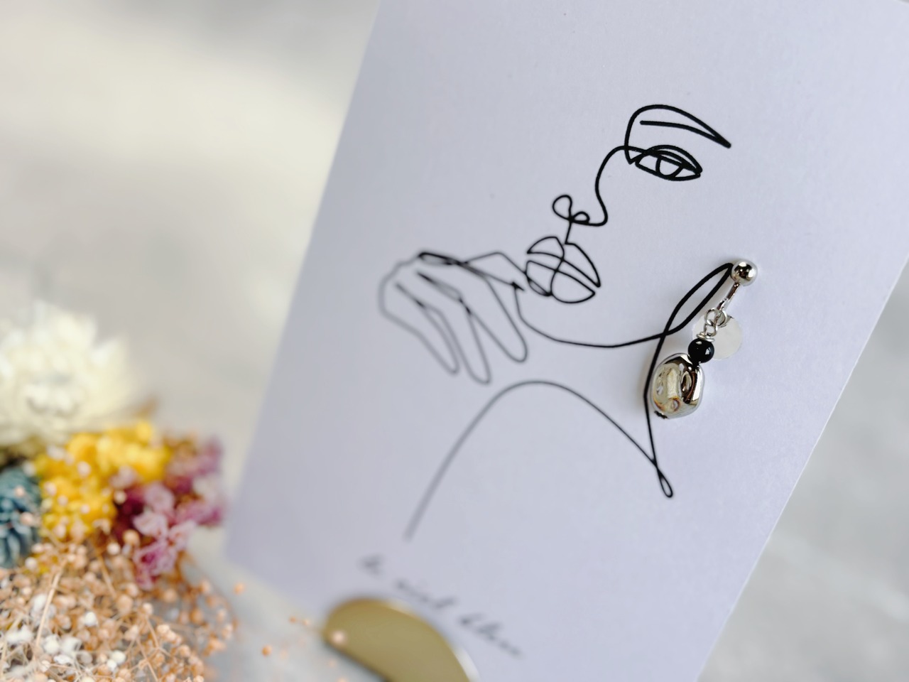 たったこれだけそれがいい天然石イヤリング オニキス ゴールド/シルバー