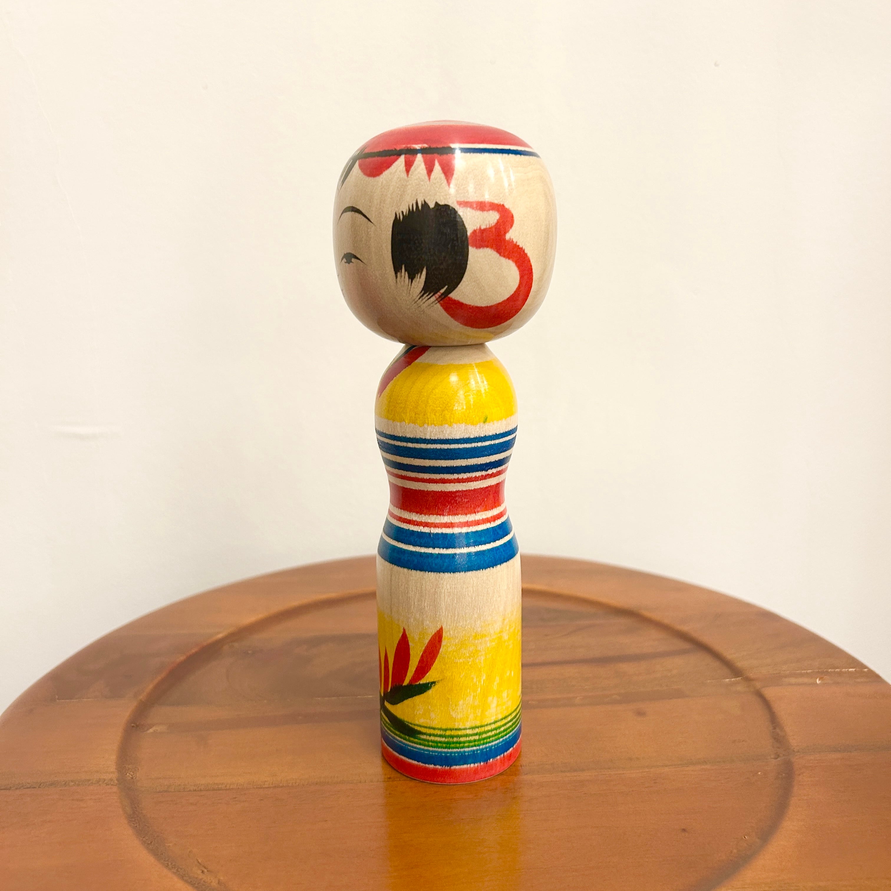 新山実工人：弥治郎系】 6寸 こけし 赤青黄 ： 18cm N10MiN-74