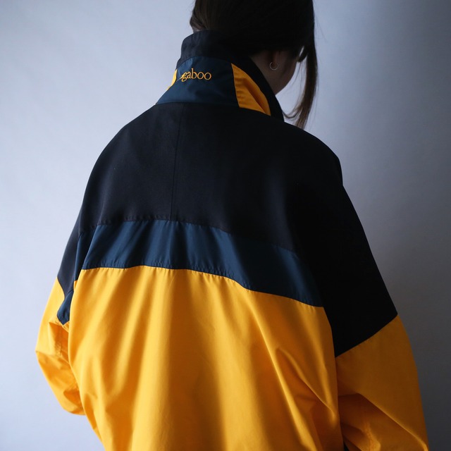 "Columbia" 3-tone good coloring over silhouette mountain jacket