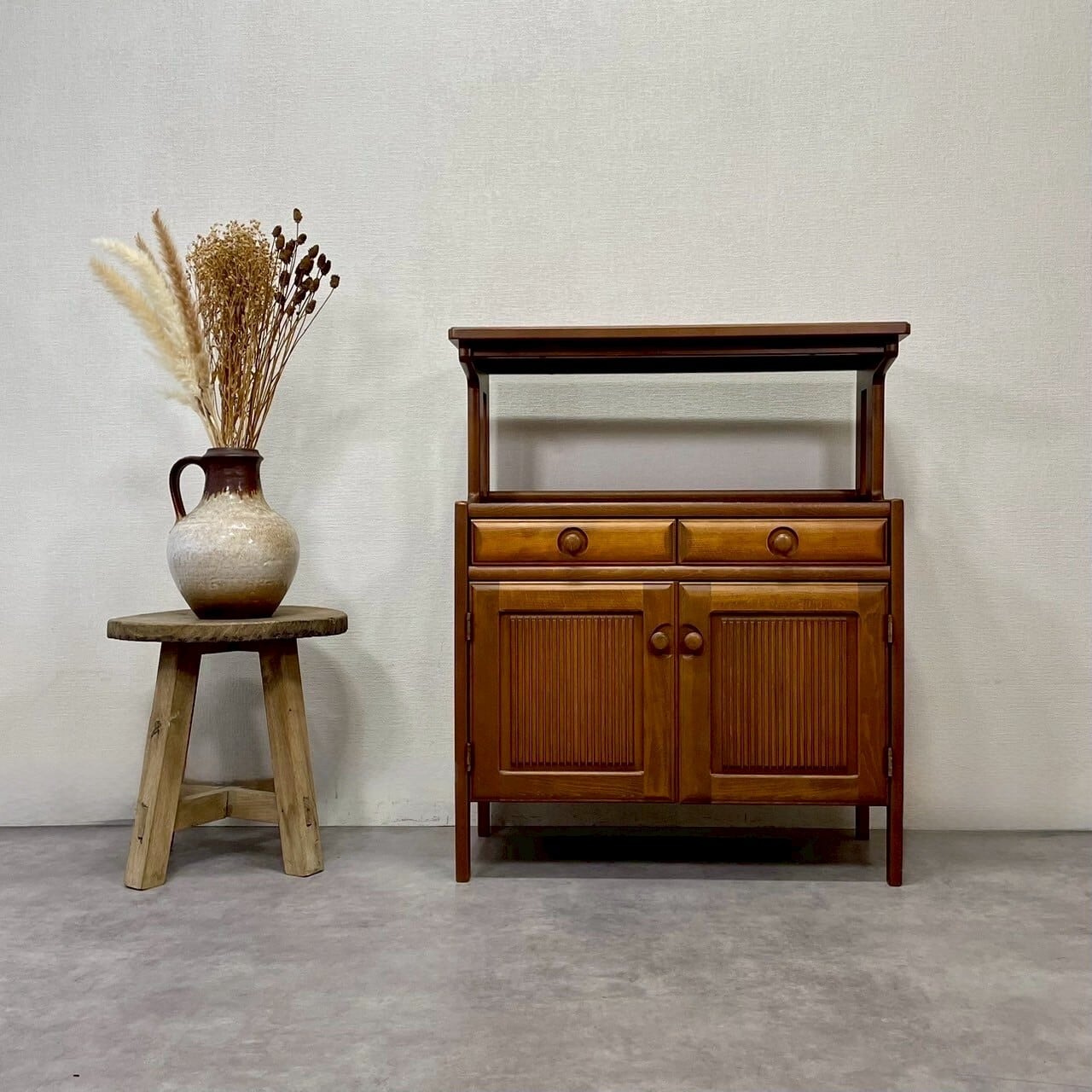 アイアン脚のヴィンテージキャビネット | meguri