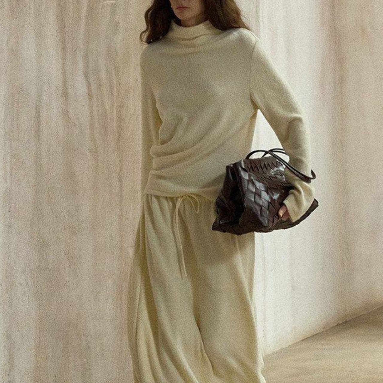 High-neck Asymmetrical Knit T4267