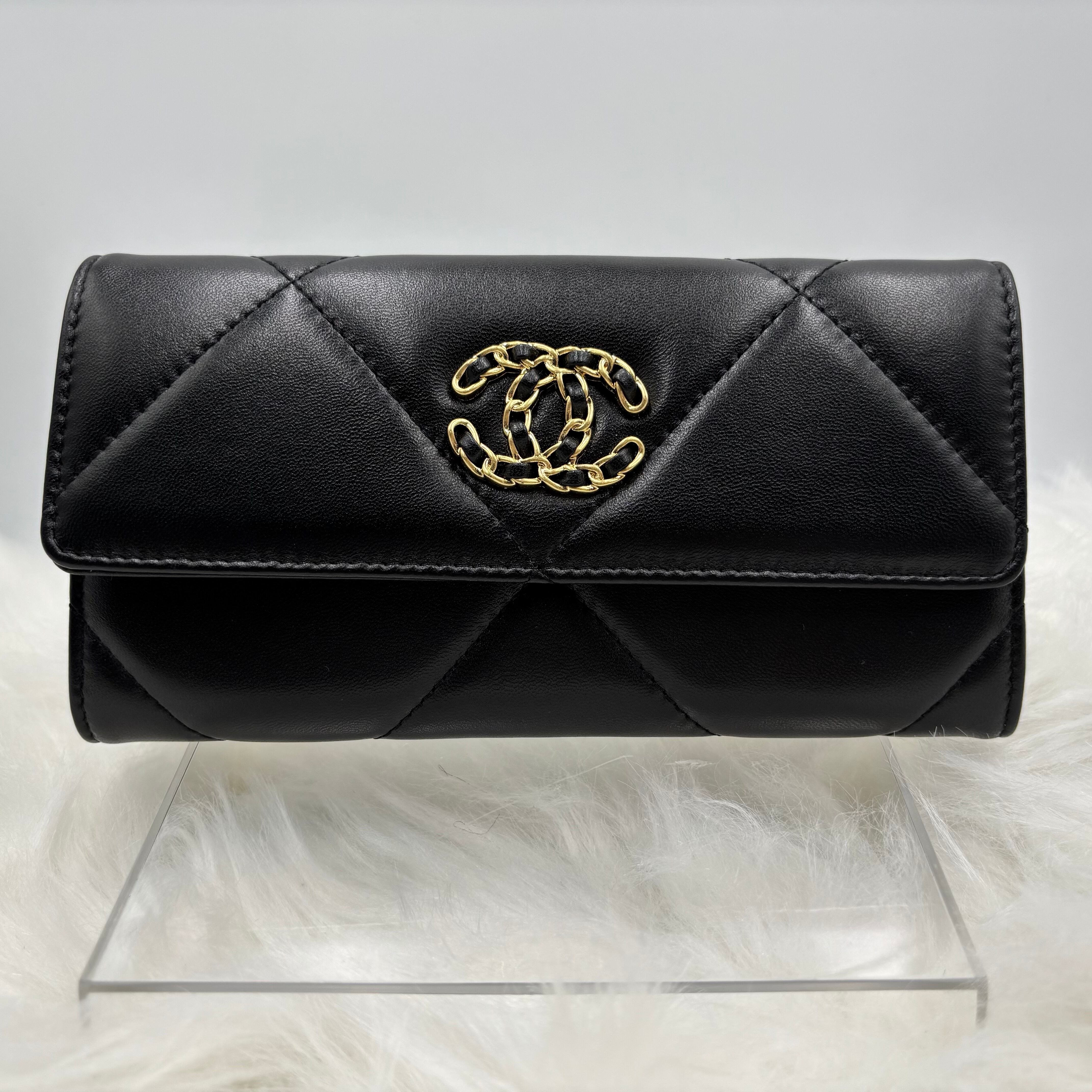 ✨極美品✨CHANEL 19 ディズヌフ ラムスキン フラップ 長財布 黒 ✨極美品✨CHANEL 19 ディズヌフ ラムスキン フラップ 長財布 黒