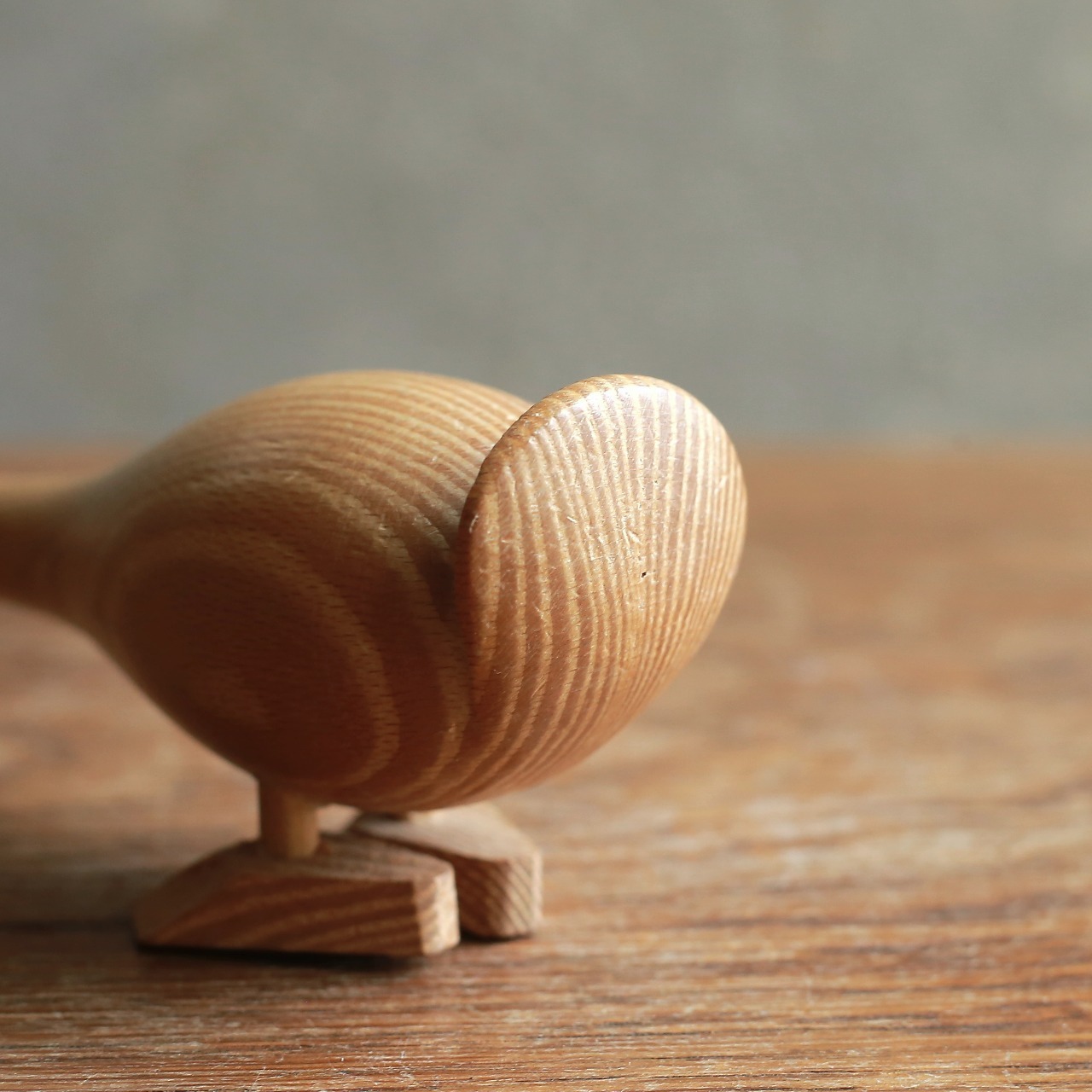 笑顔で前のめりな、木製のアヒル｜木製 水鳥 チーク材 ヴィンテージ置物