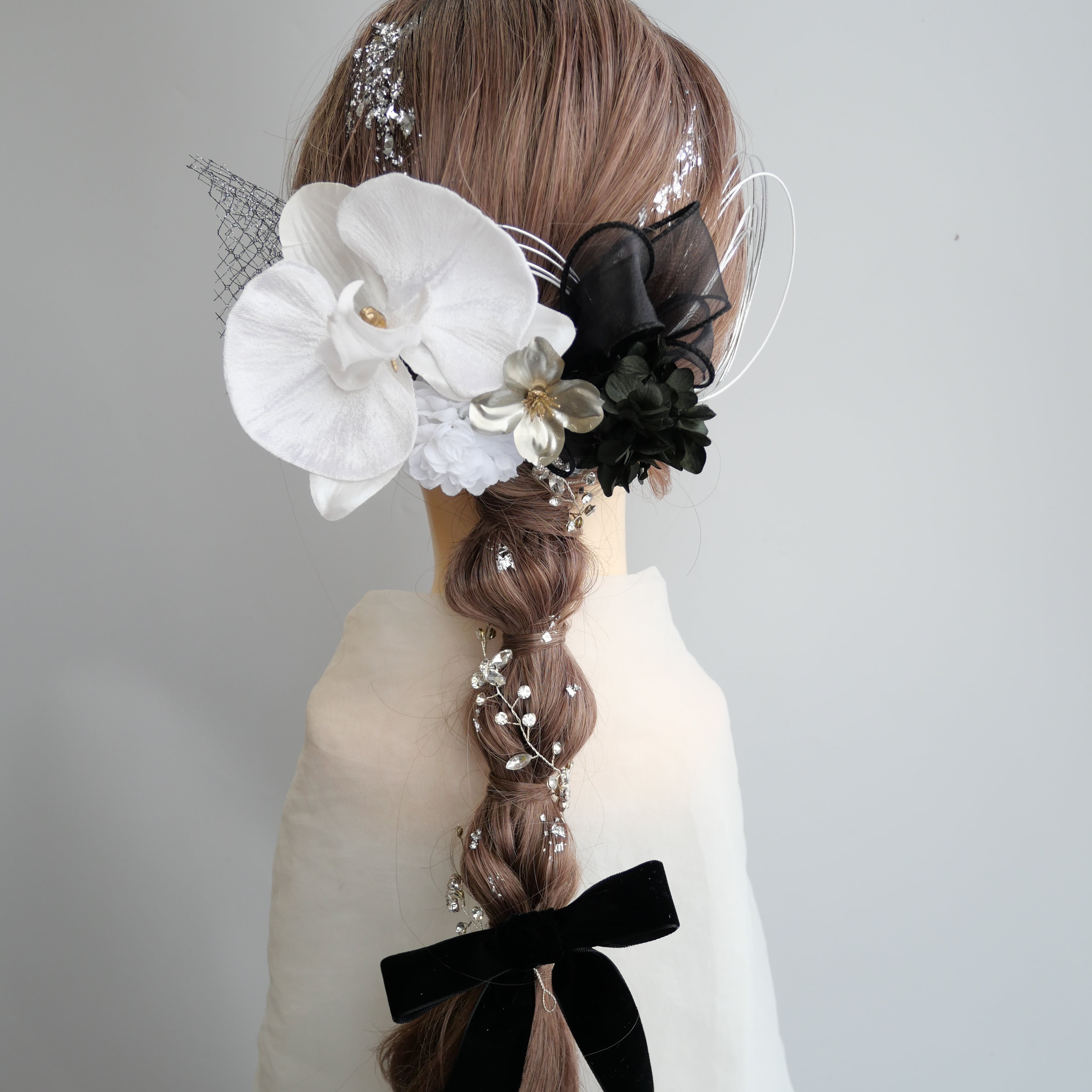 A116 ストーンカチューシャの髪飾り 黒 成人式 卒業式 七五三 浴衣
