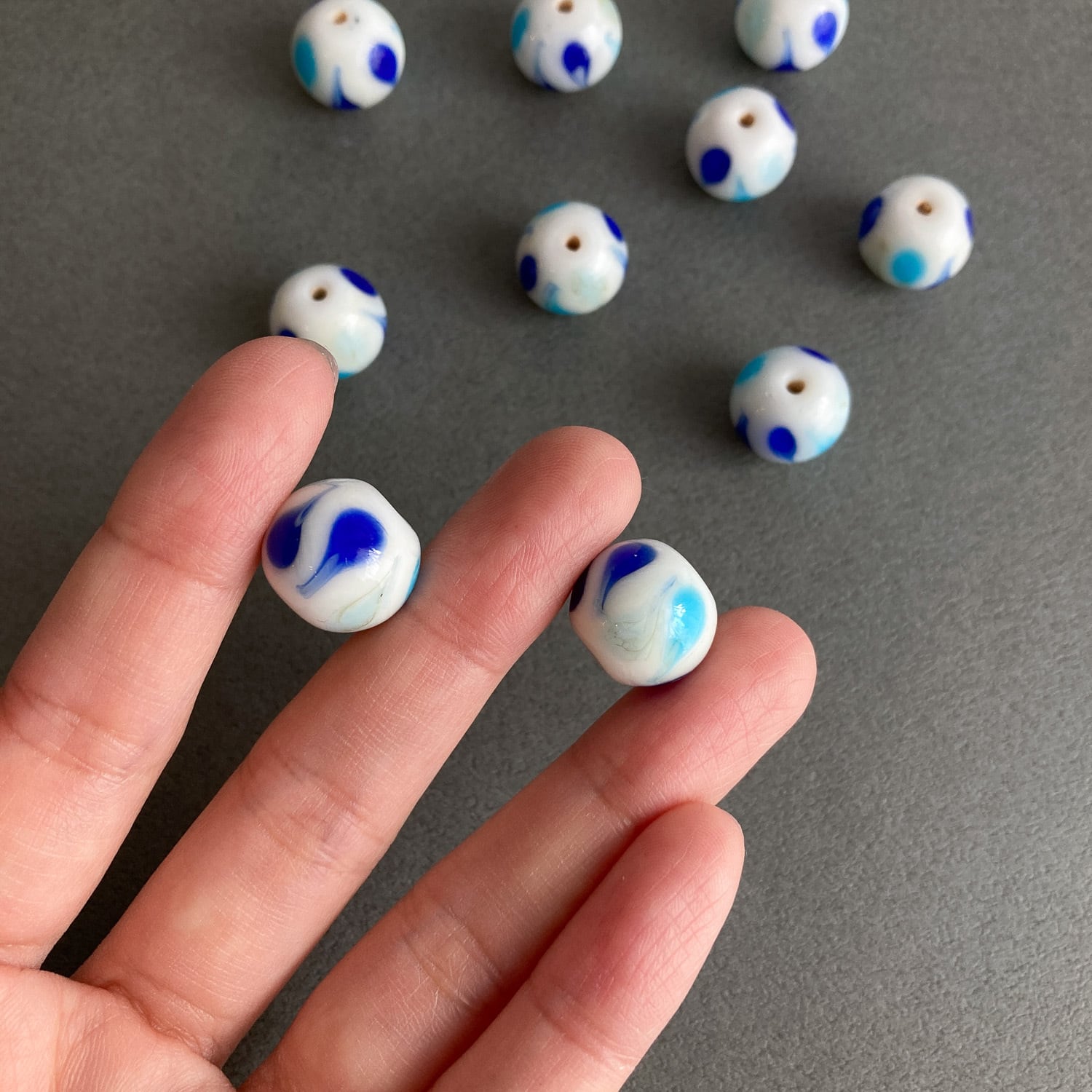 涼しげなしずく模様入とんぼ玉ビーズ | Dua-アクセサリーパーツショップ