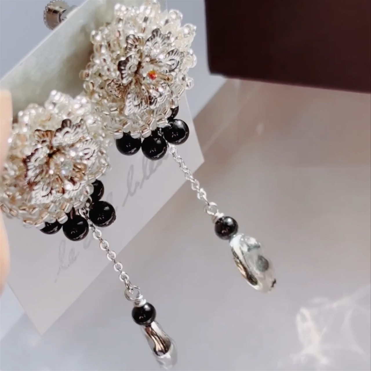 華やか天然石の印象UPイヤリング オニキス シルバー