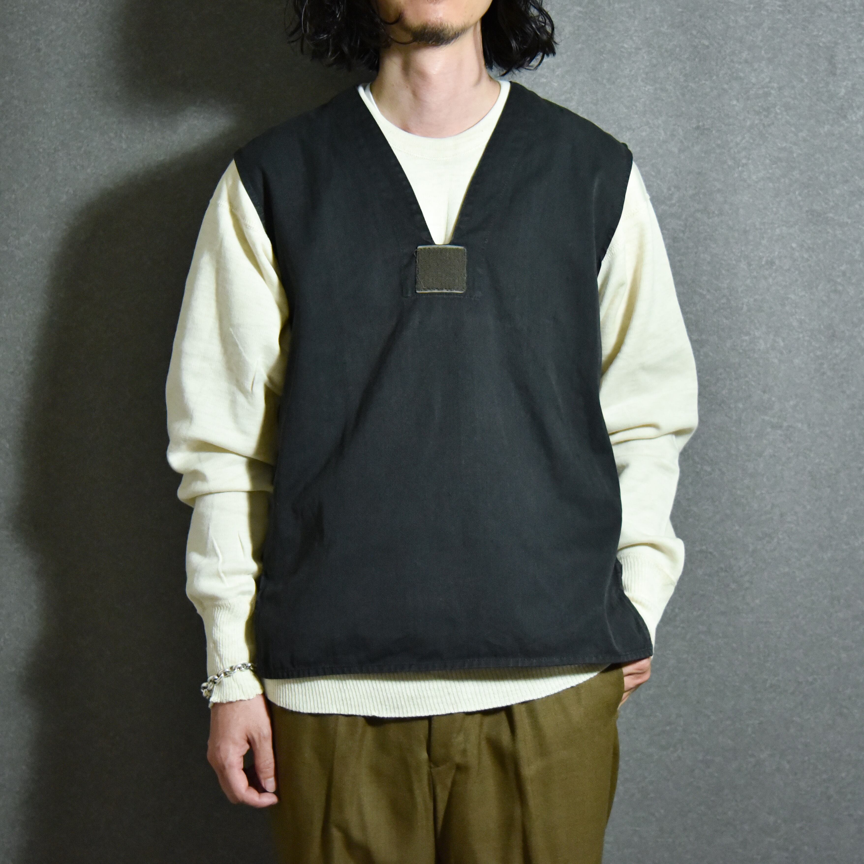 FRENCH SLEEVE NO COLLAR VEST